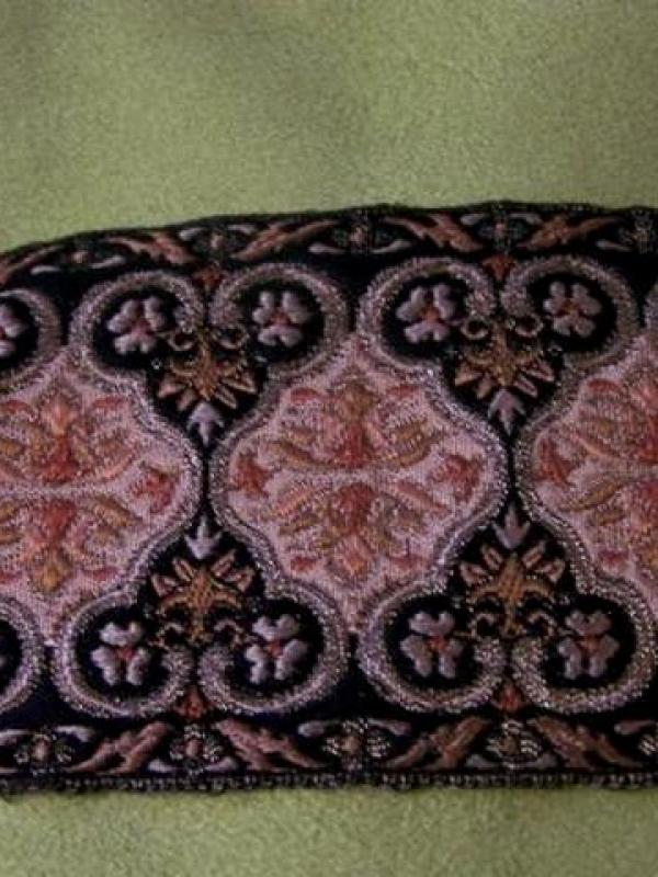 Passementerie soie noire fils vieil or 1 
