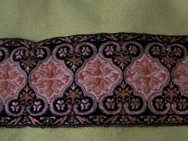 Passementerie soie noire fils vieil or 1