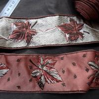 Passementerie vieux rose motif feuille brodee 1