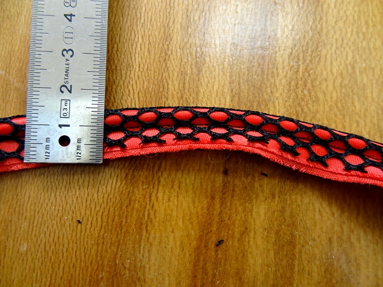 Passepoil alveole rouge et noir 1