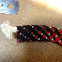 Passepoil en coton noir a pois rouge 2 