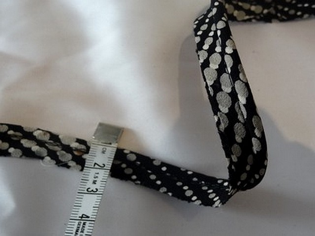 Passepoil noir imprime pois gris 2