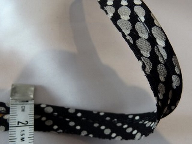 Passepoil noir imprime pois gris 3