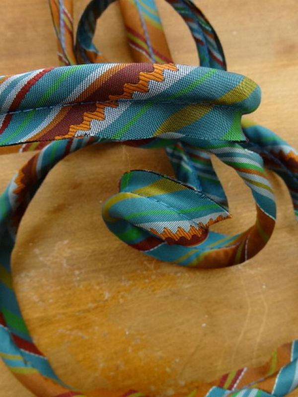 Passepoil satin raye bleu canard ocre 1 