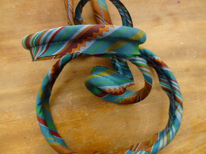 Passepoil satin raye bleu canard ocre 1