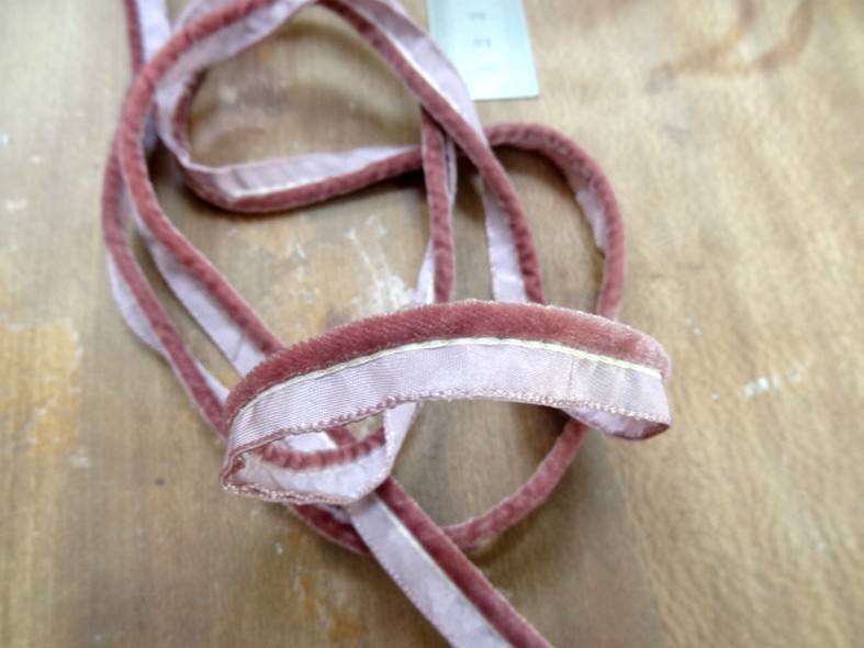 Passepoil velours rose indien 1