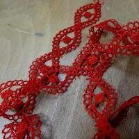 Petite guipure medaillons croises rouge cardinal 2