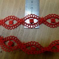 Petite guipure medaillons croises rouge cardinal 5