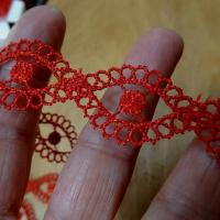Petite guipure medaillons croises rouge cardinal 6 
