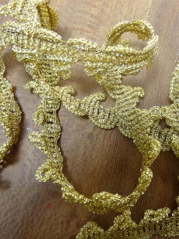 Picot en corde blanche et lurex or 1 