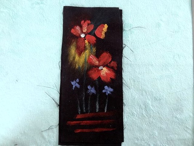 Piece patchwork en suedine noire peint a la main 1