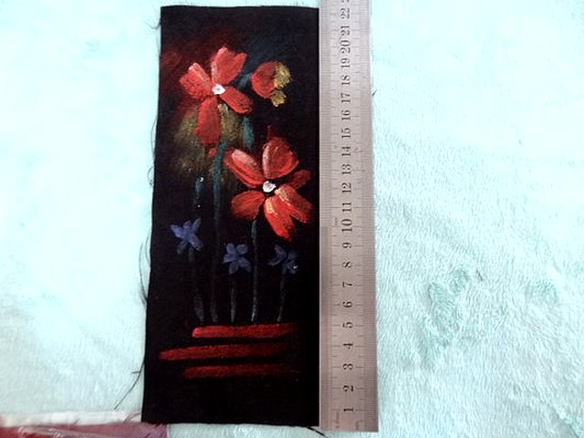 Piece patchwork en suedine noire peint a la main 2