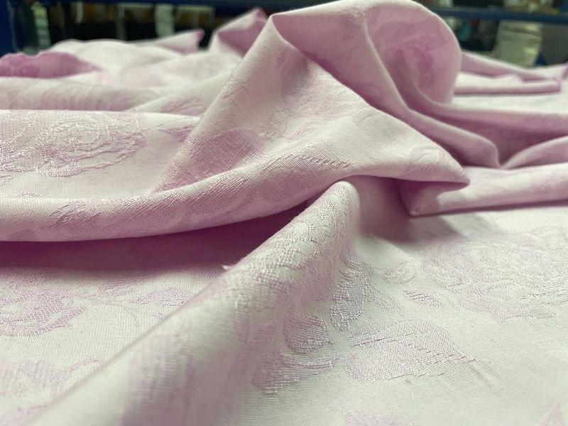 Pique de coton damasse rose glycine fleuri 1