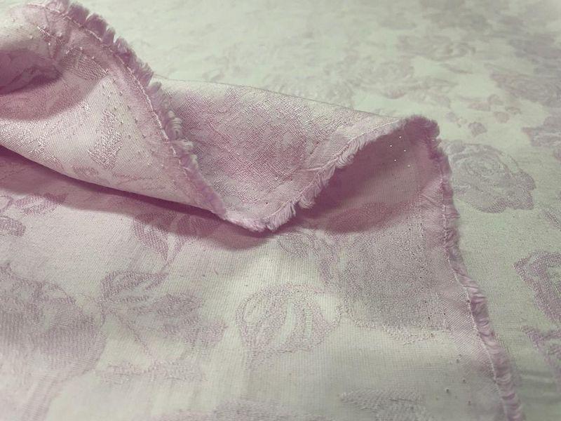 Pique de coton damasse rose glycine fleuri 10