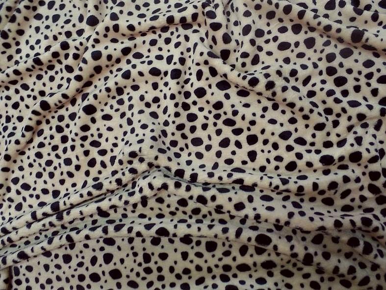 Polaire doudou beige ocre clair tachete noir 4