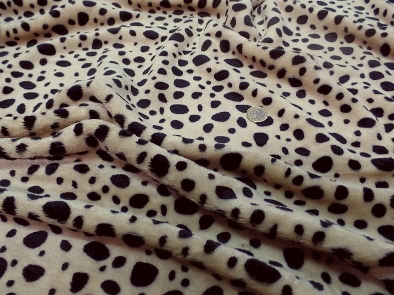 Polaire doudou beige ocre clair tachetée noir