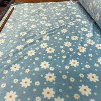 Polaire doudou bleu ciel motif marguerites 3