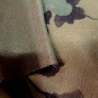 Poly suedine beige poudre motif fleuri bleu tendre et marron taupe 1 