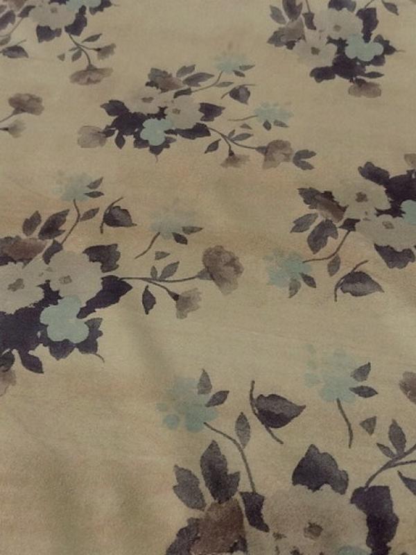 Poly suedine beige poudre motif fleuri bleu tendre et marron taupe 3 
