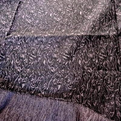 Polyester 2 fils noir mauve plissé reliefs 01