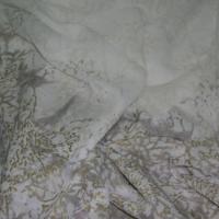 Polyester crepon blanc avec embase fleurs or et gris 1 