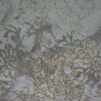 Polyester crepon blanc avec embase fleurs or et gris 3 