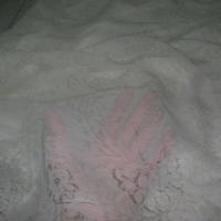 Polyester crepon blanc avec embase fleurs or et gris 4 