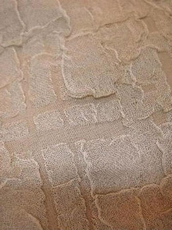 Polyester et resille beige encolles motif craquele 2