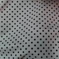 Polyester fin satine blanc pois noirs 4 