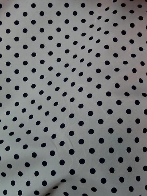 Polyester fin satine blanc pois noirs 4 