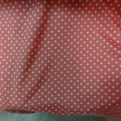 Polyester fin satine rose capucine pois blancs 2 