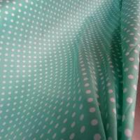 Polyester fin satine vert jade pois blancs 1