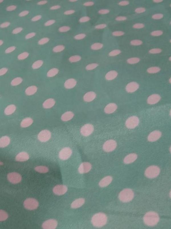 Polyester fin satine vert jade pois blancs 2 
