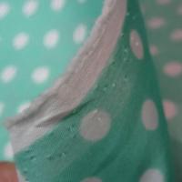 Polyester fin satine vert jade pois blancs 3 