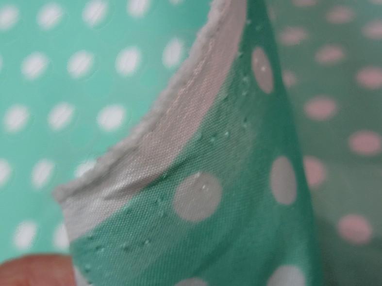 Polyester fin satine vert jade pois blancs 3