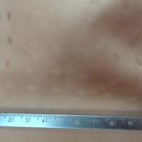Polyester satine peche a plumetis 3 