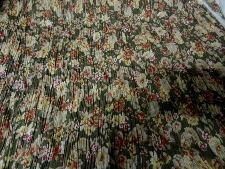 Polyester viscose vert asperge fleuri et plisse