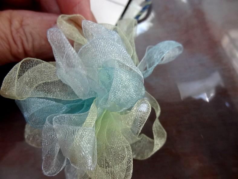 Pompon gland en organza vert d eau et bleu 1