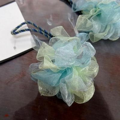 Pompon gland en organza vert d eau et bleu 2 