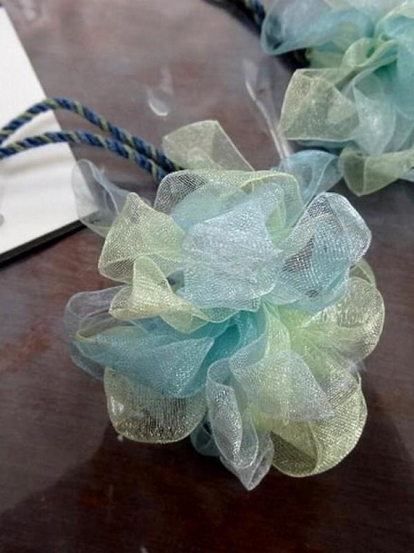 Pompon gland en organza vert d eau et bleu 2 