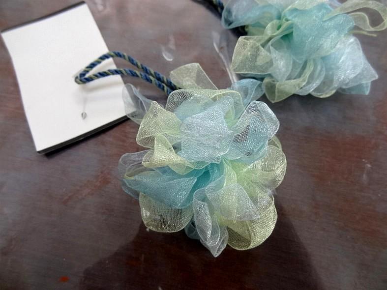 Pompon gland en organza vert d eau et bleu 2