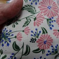 Popeline coton blanc casse paquerettes rose chaud 3 