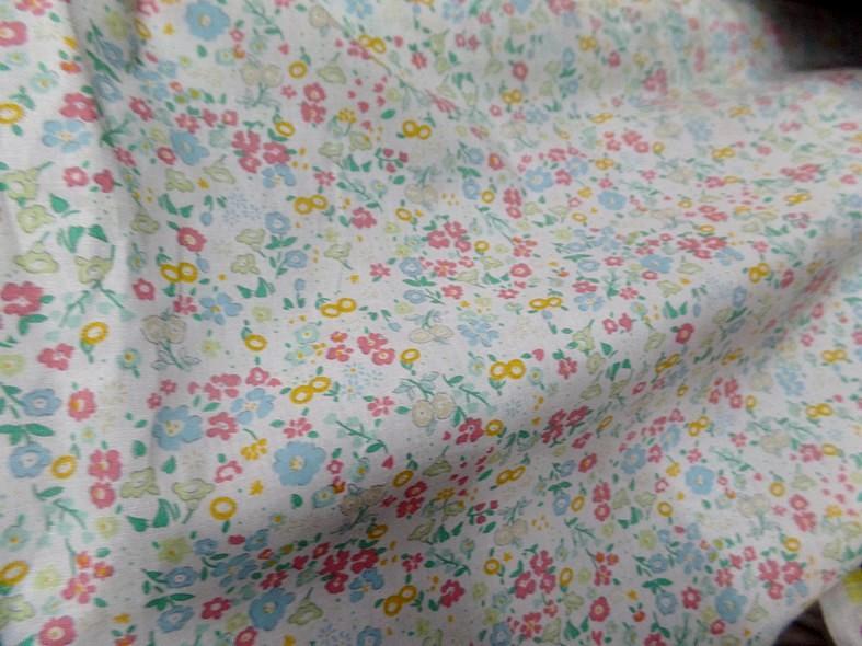 Popeline coton blanc fleurs acidulees 2