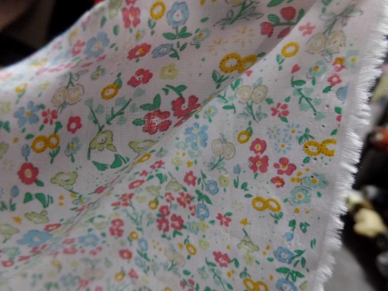 Popeline coton blanc fleurs acidulees 4