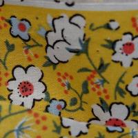 Popeline coton fleurettes fond jaune vif 1