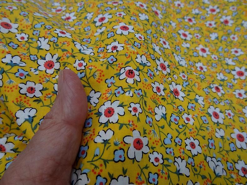 Popeline coton fleurettes fond jaune vif 3 