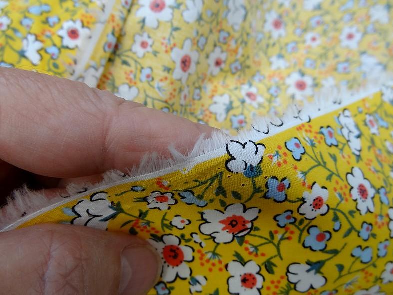 Popeline coton fleurettes fond jaune vif 4