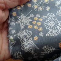 Popeline coton fond gris fleurs squelettes 4 