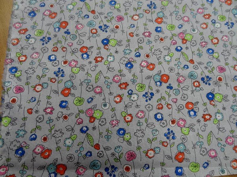 Popeline coton fond gris perle fleurs pretty 3
