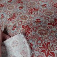 Popeline coton fond gris perle motif fleuri rouge 1 